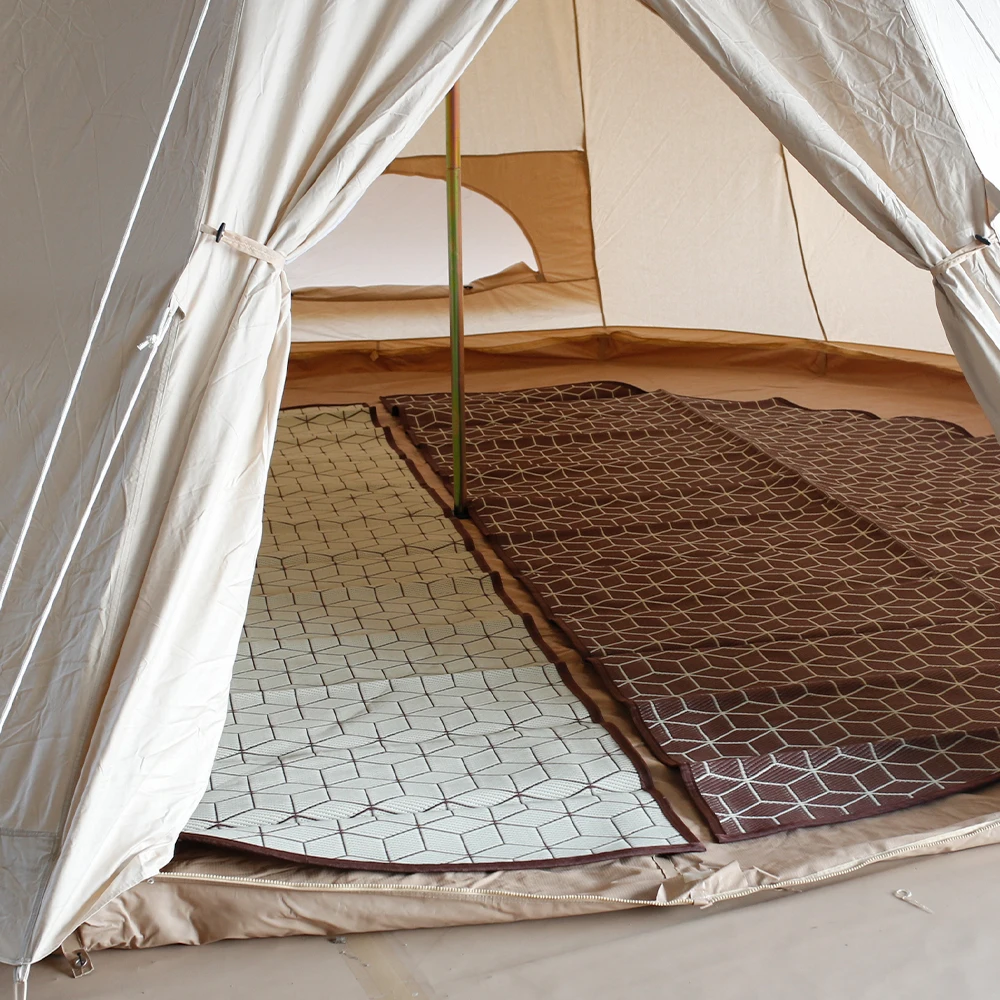 Tapis de taille 4m dans une tente de taille 5m