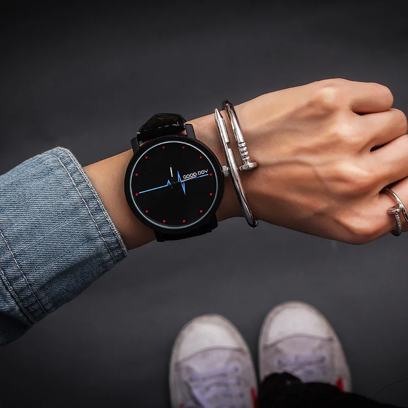 Montre à grand cadran romantique