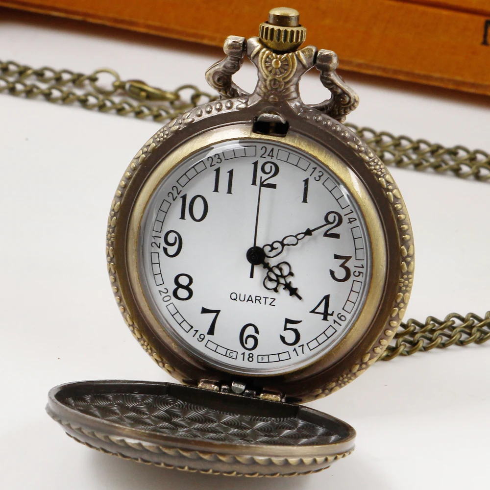 Montre de poche avec étoile et lune